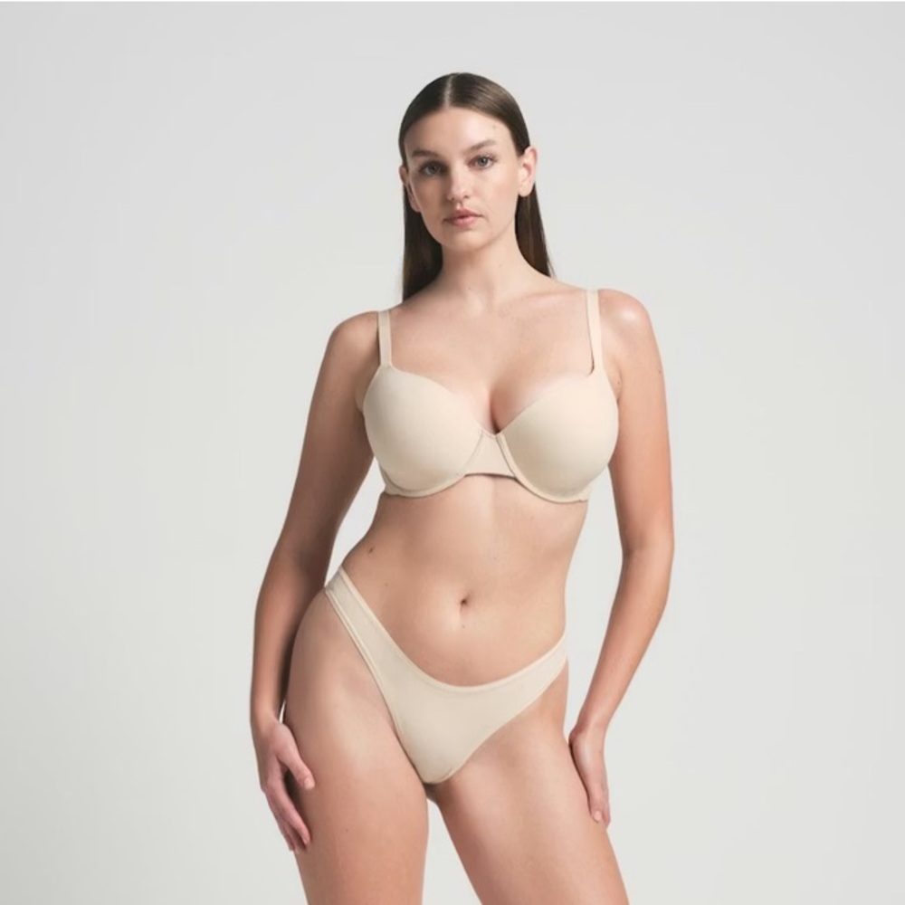 Skims Fits Everyone T-shirt Bra Size 36DD Sand NWT